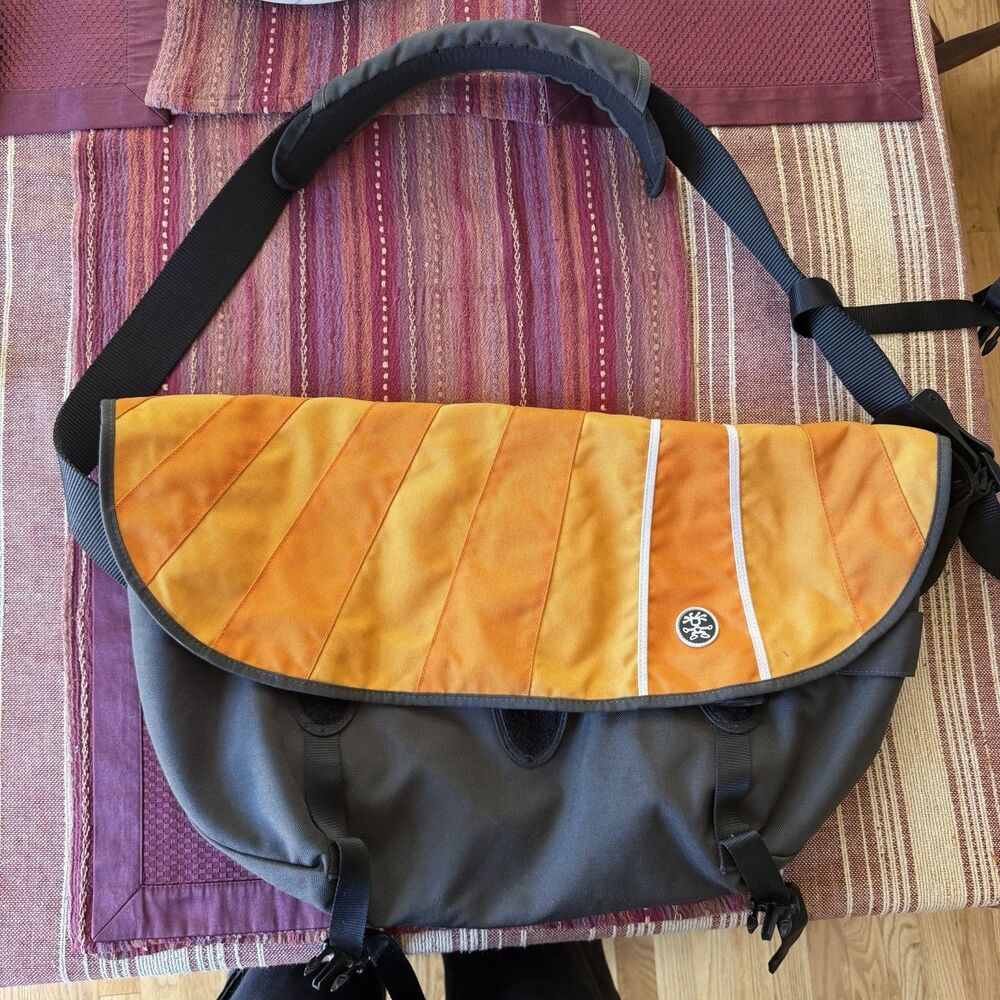 Vintage 2000s Crumpler CS-05A The Complete Seed Messenger Bag Dark/Light Orange